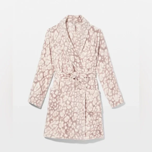 BNWT! Soma Plush Short Robe + fuzzy socks 2 packs💝